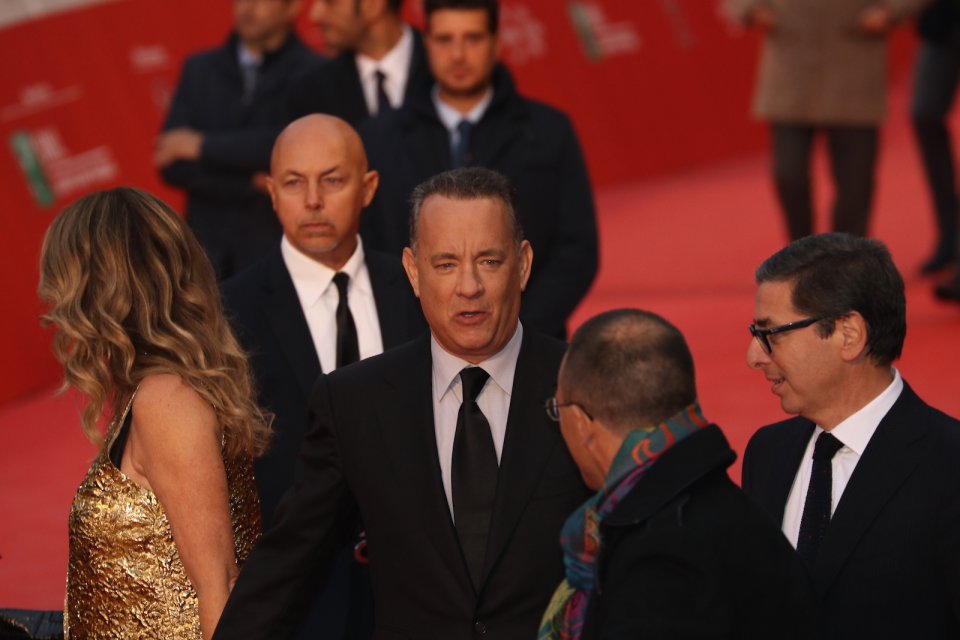 Roma 2016: Tom Hanks mentre attraversa il red carpet