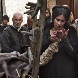 Medici, Masters of Florence: Valentina Cervi in una scena