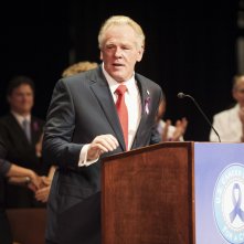 Graves: un momento della serie con Nick Nolte