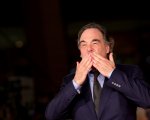 Barbie, Oliver Stone si scusa: 'Ne ho parlato con ignoranza'