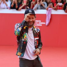 Roma 2016: Jovanotti si toglie il cappello sul red carpet