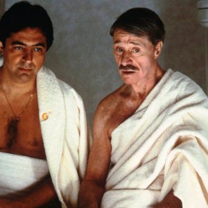 Don Ameche e Joe Mantegna nel film Le cose cambiano
