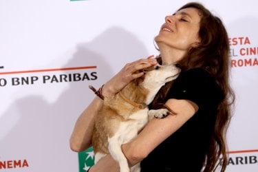 Roma 2016: Karen Di Porto e la cagnolina Bea al photocall di Maria per Roma