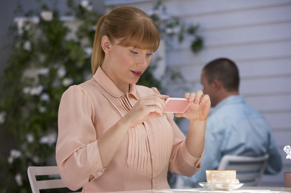 Black Mirror: Bryce Dallas Howard in una foto dell'episodio Nosedive