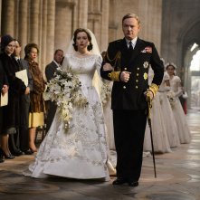 The Crown: Claire Foy e Jared Harris in una foto del primo episodio