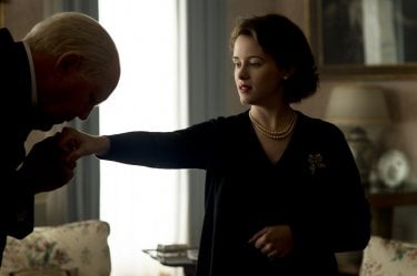 The Crown: John Lithgow e Claire Foy in una foto del terzo episodio