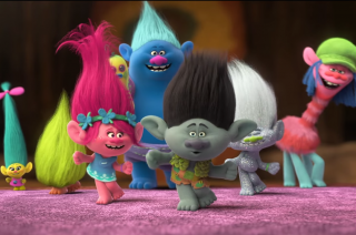 Trolls: un momento del film d'animazione