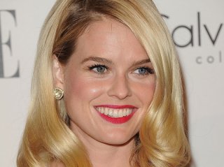 images/2016/10/22/alice-eve-beauty-look-2-800x599.jpg