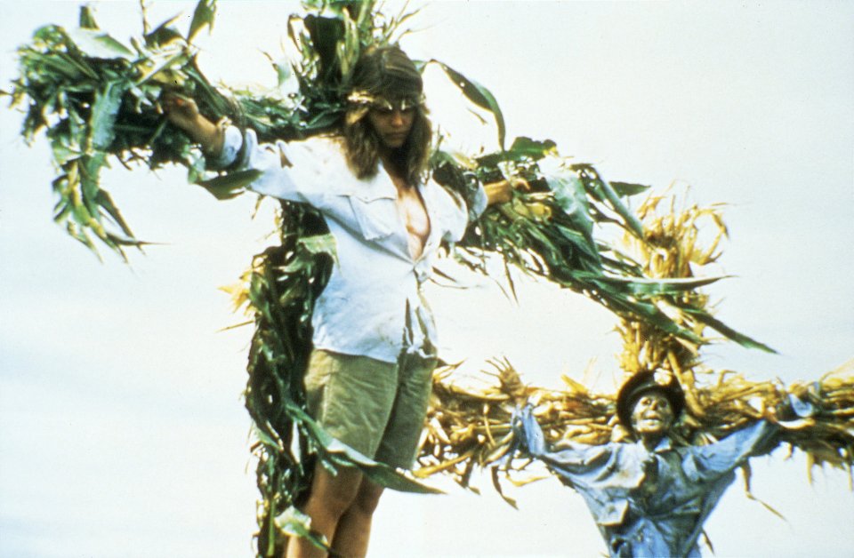 Linda Hamilton in una scena di Grano Rosso Sangue (Children of the Corn)