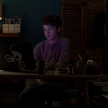 Black Mirror 3: Alex Lawther in una scena dell'episodio Zitto e balla