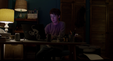 Black Mirror 3: Alex Lawther in una scena dell'episodio Zitto e balla