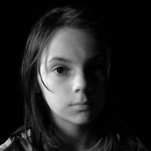 Logan: un primo piano di Dafne Keen