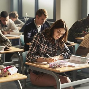 Class: Ram (Fady Elsayed), Charlie (Greg Austin), April (Sophie Hopkins) e Tanya (Vivian Oparah) in For Tonight We Might Die