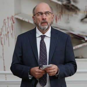 Dirk Gently's Holistic Detective Agency: Richard Schiff in una foto della première