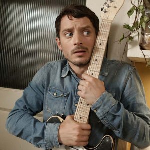 Dirk Gently's Holistic Detective Agency: l'attore Elijah Wood in una foto della première