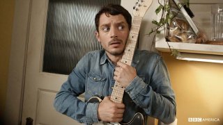 Dirk Gently's Holistic Detective Agency: l'attore Elijah Wood in una foto della première