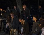 The Walking Dead 7: scena alternativa con un'altra vittima di Negan