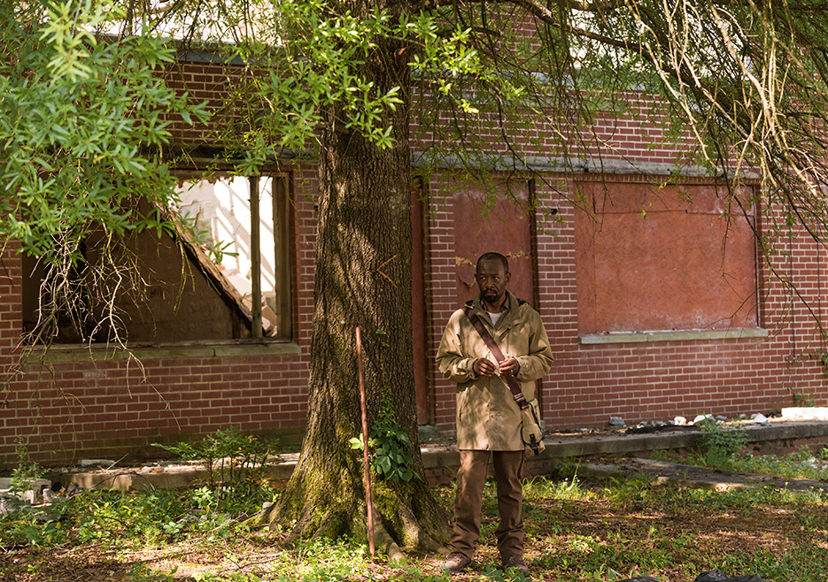 The Walking Dead: Lennie James in The Well