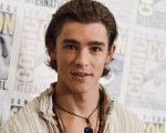 Office Uprising: Brenton Thwaites star del film di Lin Oeding