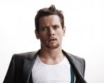 Jack O'Connell sarà lo stilista Alexander McQueen