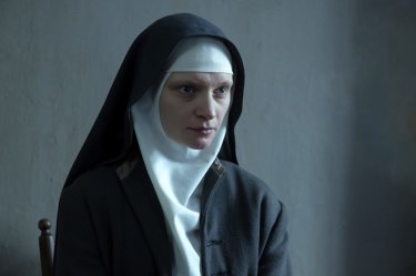 Agnus Dei: Agata Buzek in una scena del film