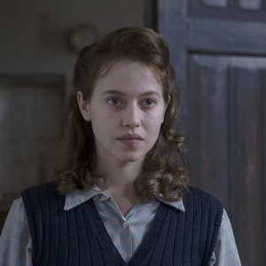 Agnus Dei: Lou de Laâge in un momento del film