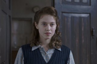 Agnus Dei: Lou de Laâge in un momento del film