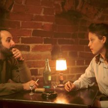 Agnus Dei: Lou de Laâge e Vincent Macaigne in una scena del film