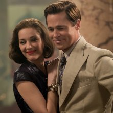 Allied - Un'ombra nascosta: Brad Pitt e Marion Cotillard in un'immagine tratta dal film