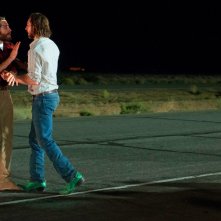 Animali notturni: Jake Gyllenhaal e Aaron Taylor-Johnson in una scena del film