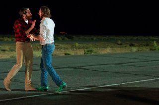 Animali notturni: Jake Gyllenhaal e Aaron Taylor-Johnson in una scena del film