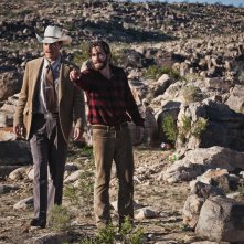 Animali notturni: Jake Gyllenhaal e Michael Shannon in una scena del film