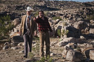 Animali notturni: Jake Gyllenhaal e Michael Shannon in una scena del film