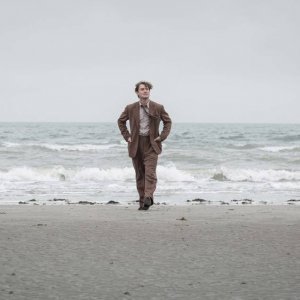 Genius: Jude Law in una scena del film