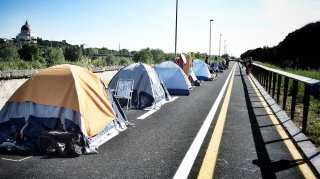 In bici senza sella: un'immagine tratta dal film