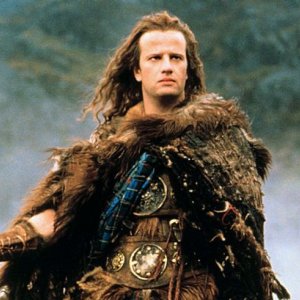 Christopher Lambert in una scena di Highlander