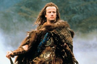 Christopher Lambert in una scena di Highlander