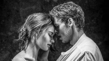 Kenneth Branagh Theatre Company - Romeo e Giulietta: Lily James e Richard Madden in un'immagine promozionale