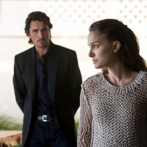 Knight of Cups: Natalie Portman e Christian Bale in una scena del film