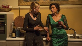 La cena di Natale: Eva Riccobono e Antonella Attili in una scena del film