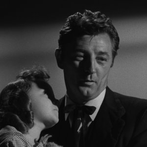 La morte corre sul fiume: Robert Mitchum in un momento del film