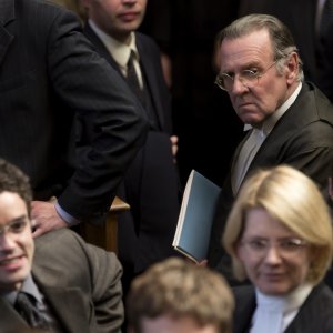 La verità negata: Tom Wilkinson in un momento del film