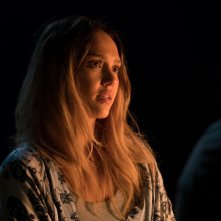 Mechanic: Resurrection, Jessica Alba in una scena del film