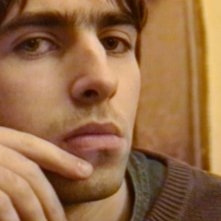 Oasis: Supersonic, un primo piano di Liam Gallagher tratto dal documentario