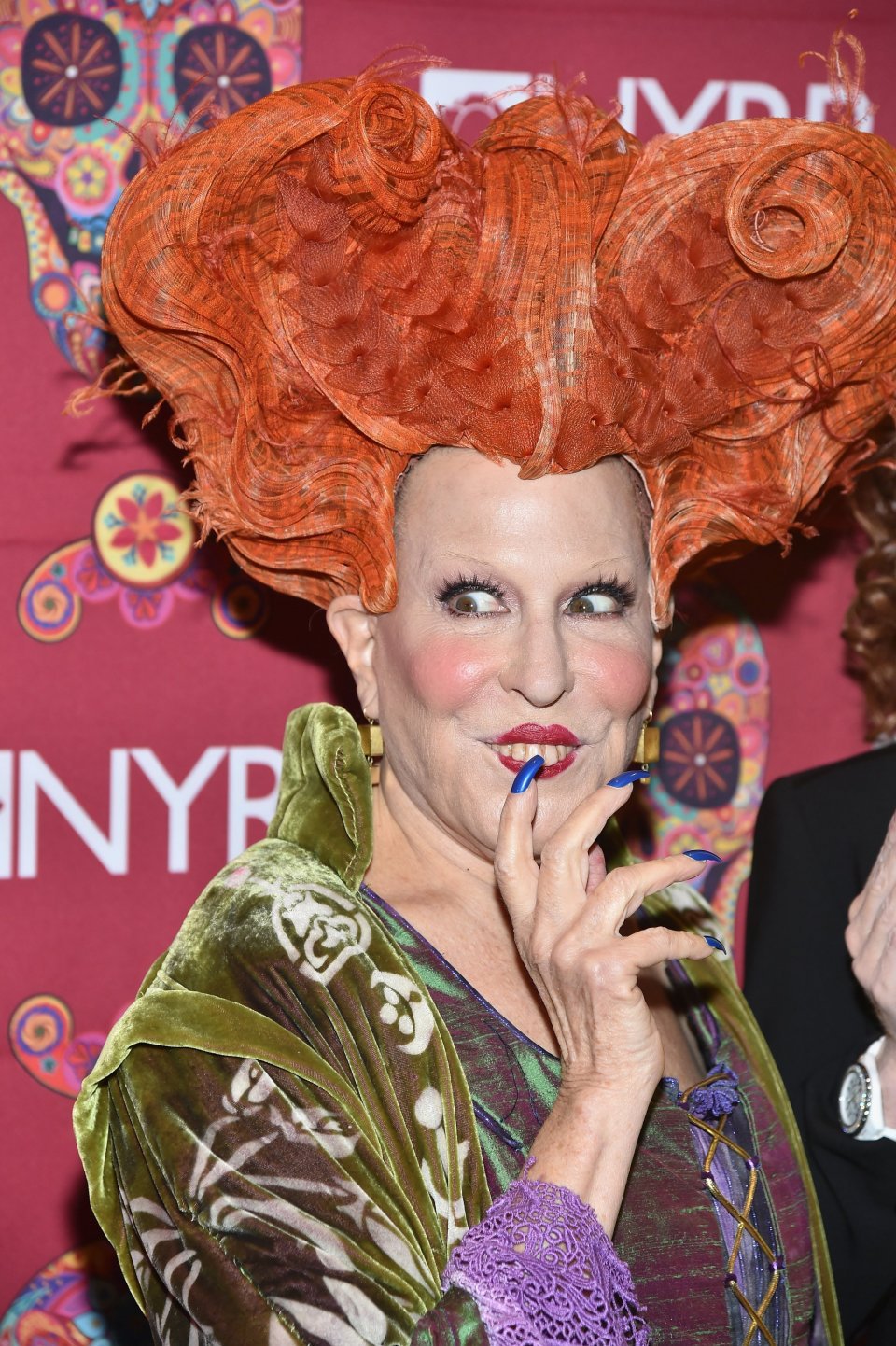 Bette Midler vestita come il suo personaggio di Hocus Pocus, Halloween 2016