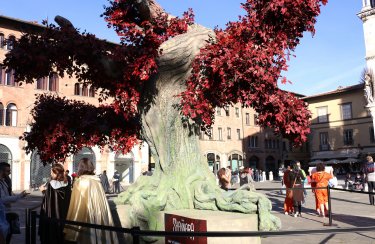 Lucca 2016: riproduzione dell'albero di Shannara