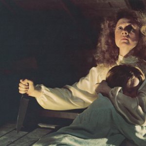 Carrie: Sissy Spacek e Pieper Laurie in una scena del film