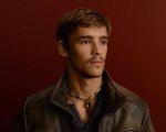 Brenton Thwaites protagonista del film Entry Level