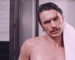 James Franco, nudo e bagnato per il video a sostegno della Clinton