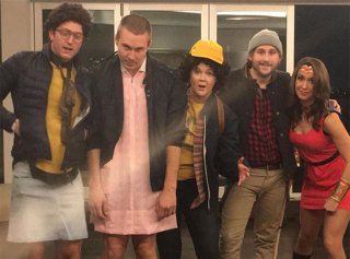 Amy Schumer (al centro) vestita per Halloween 2016